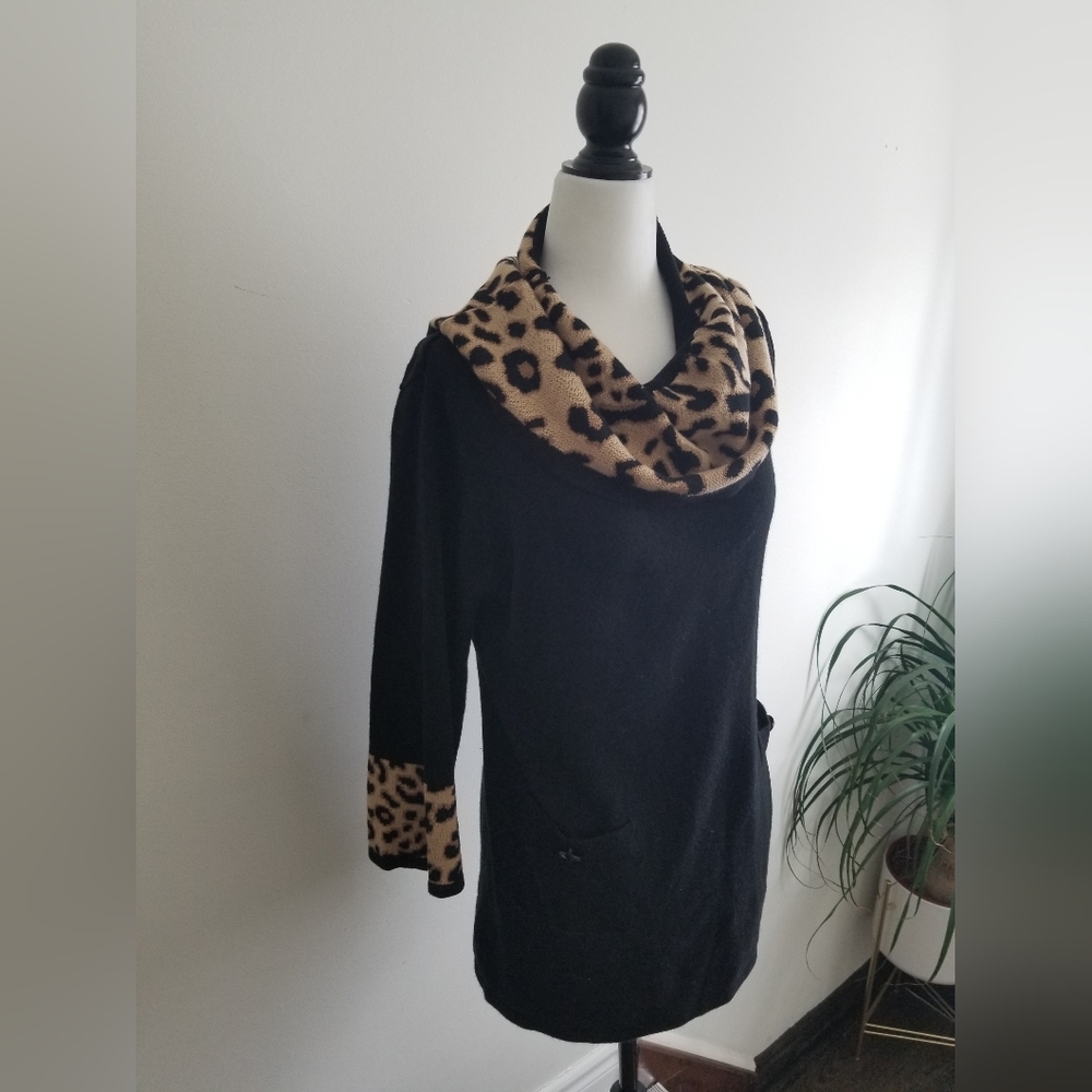 Three quarter length sleeve, cowl neck tunic sweater (M)